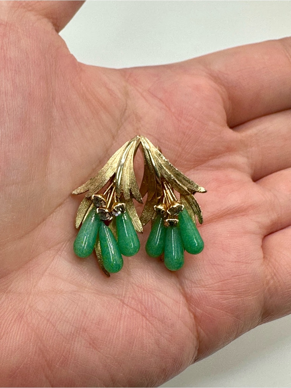 Vintage 1960s Green Botanical Clip On Dangle Earrings